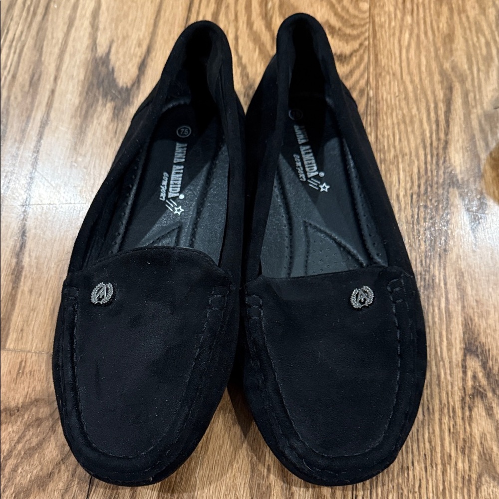 Chic Black Suede Loafers